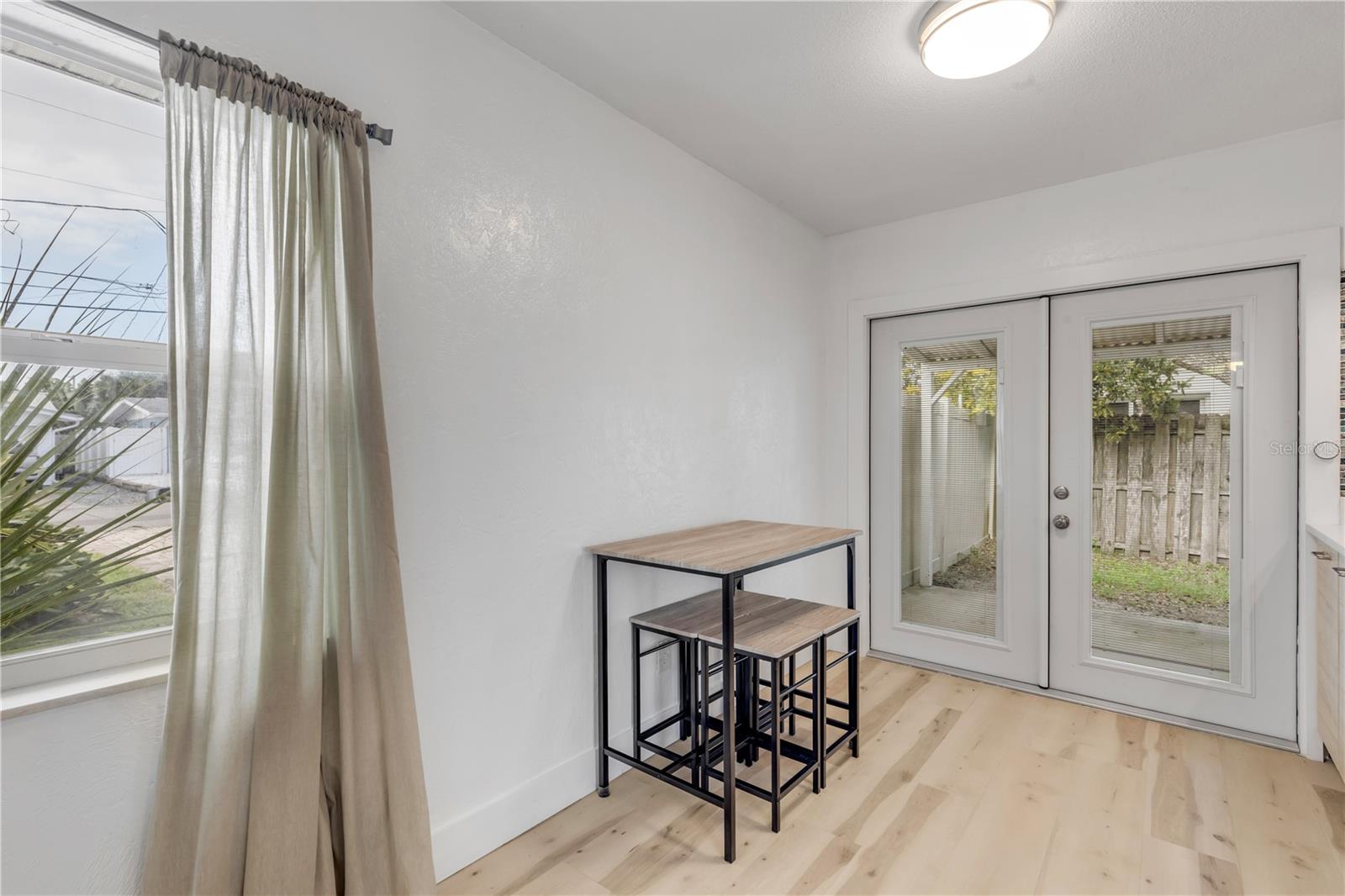 Image 17 of 62 For 406 Cedar Avenue