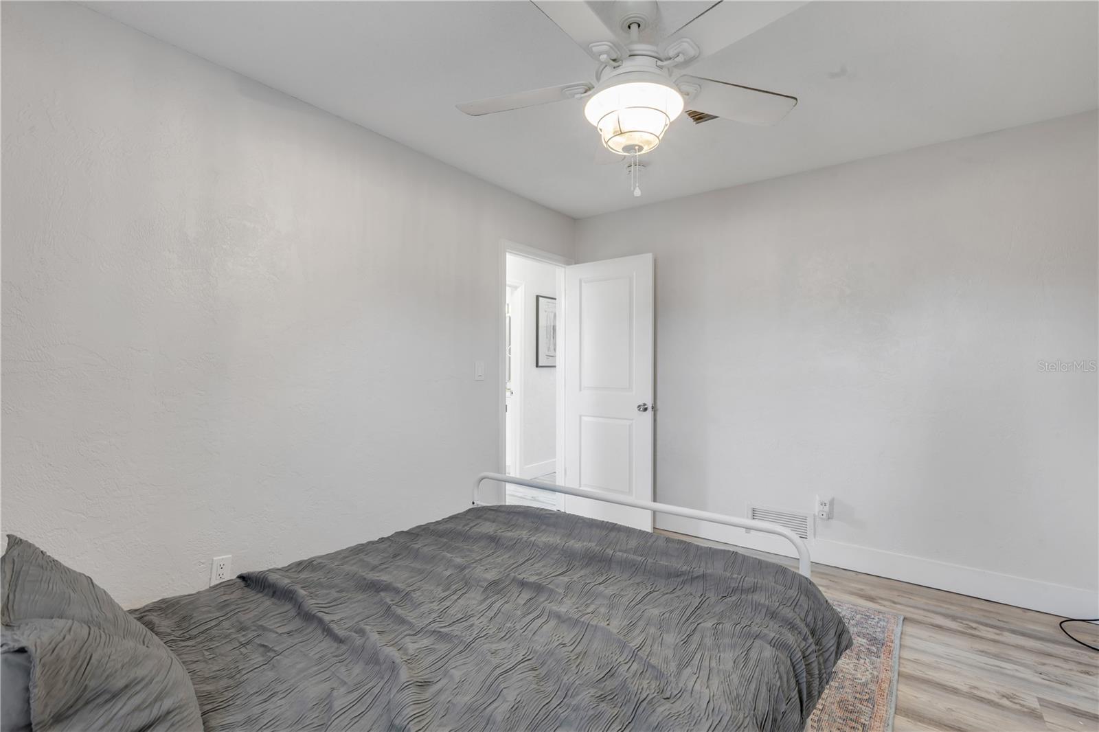 Image 34 of 62 For 406 Cedar Avenue