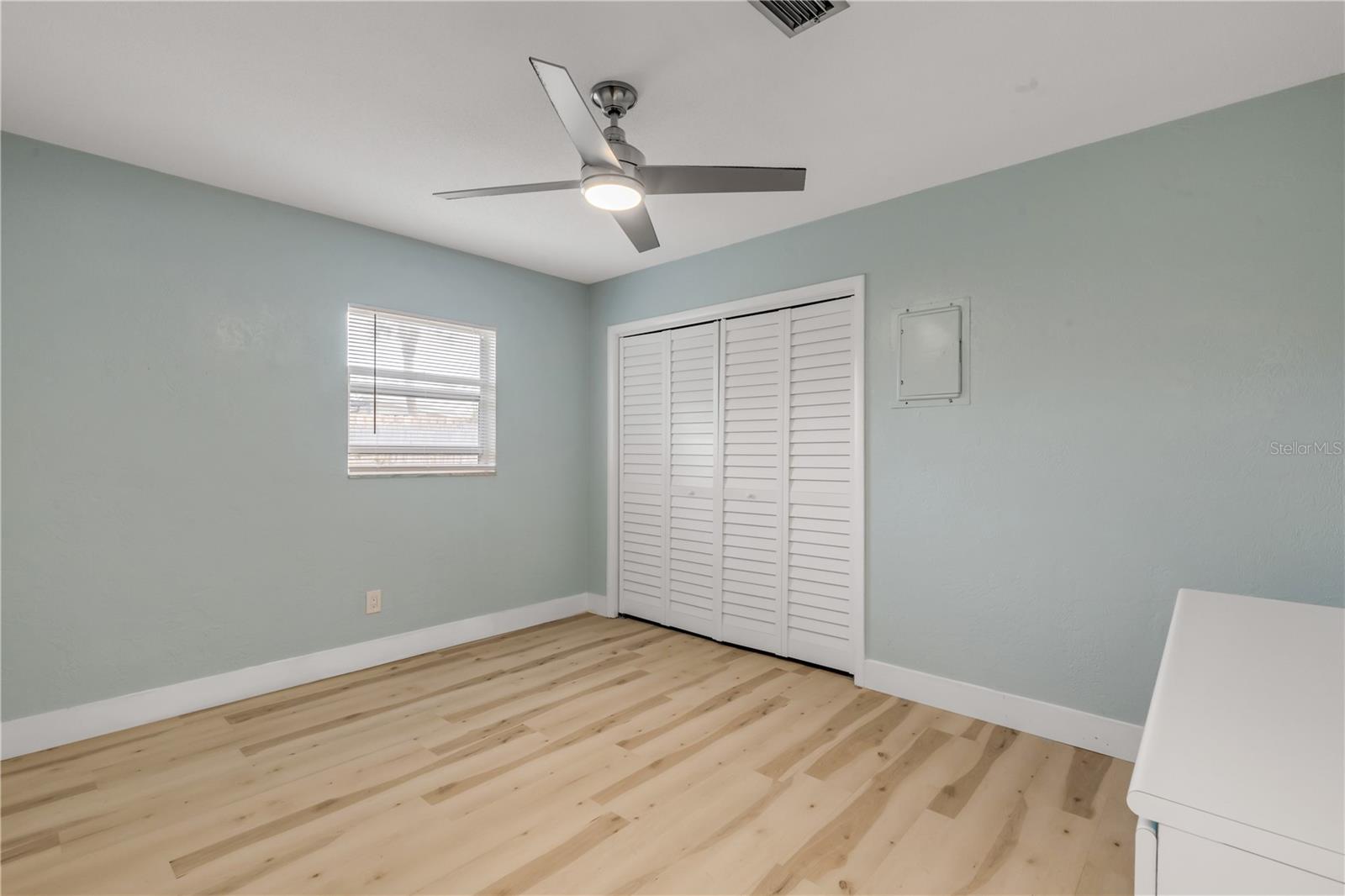 Image 36 of 62 For 406 Cedar Avenue