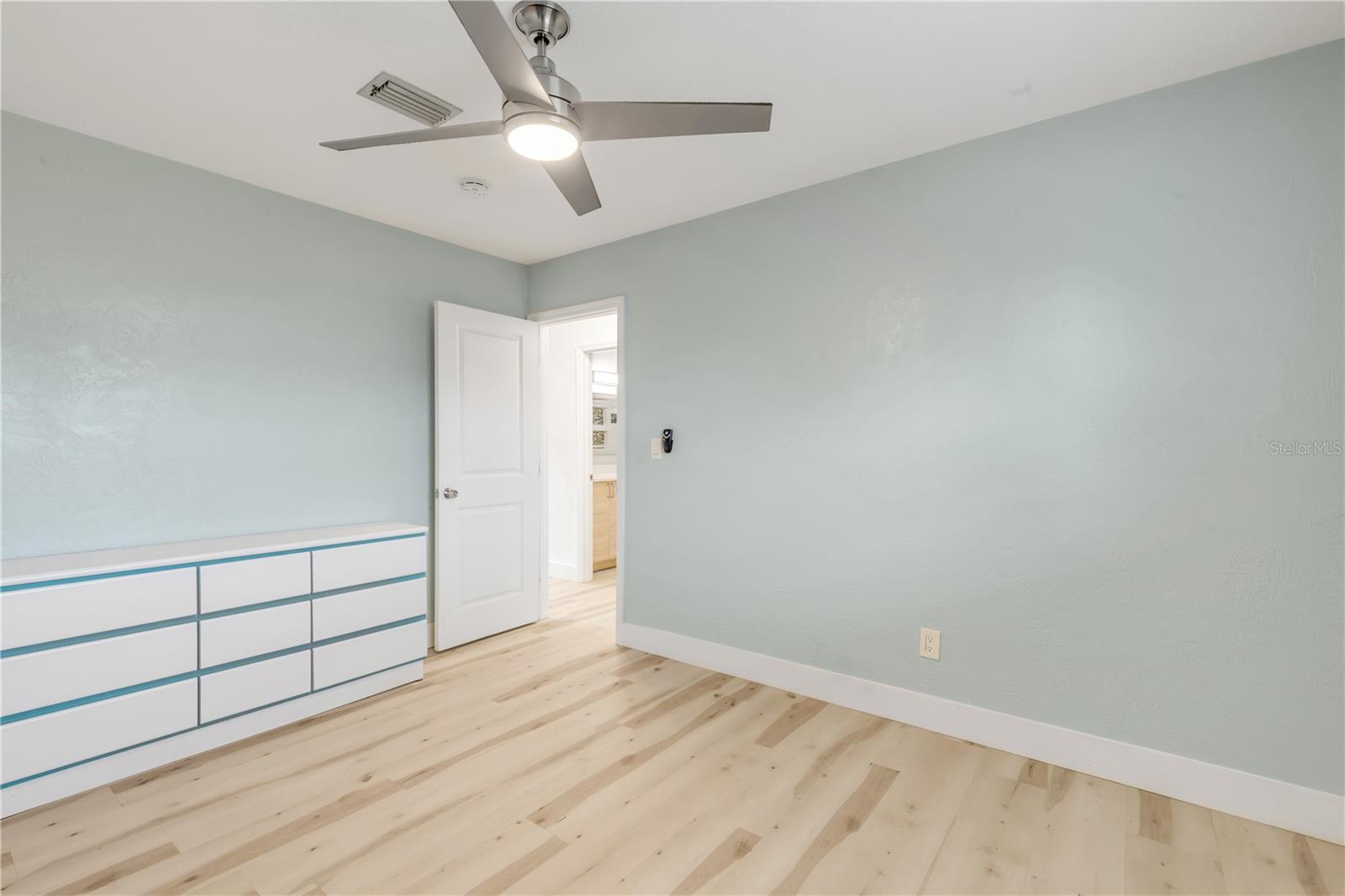 Image 39 of 62 For 406 Cedar Avenue