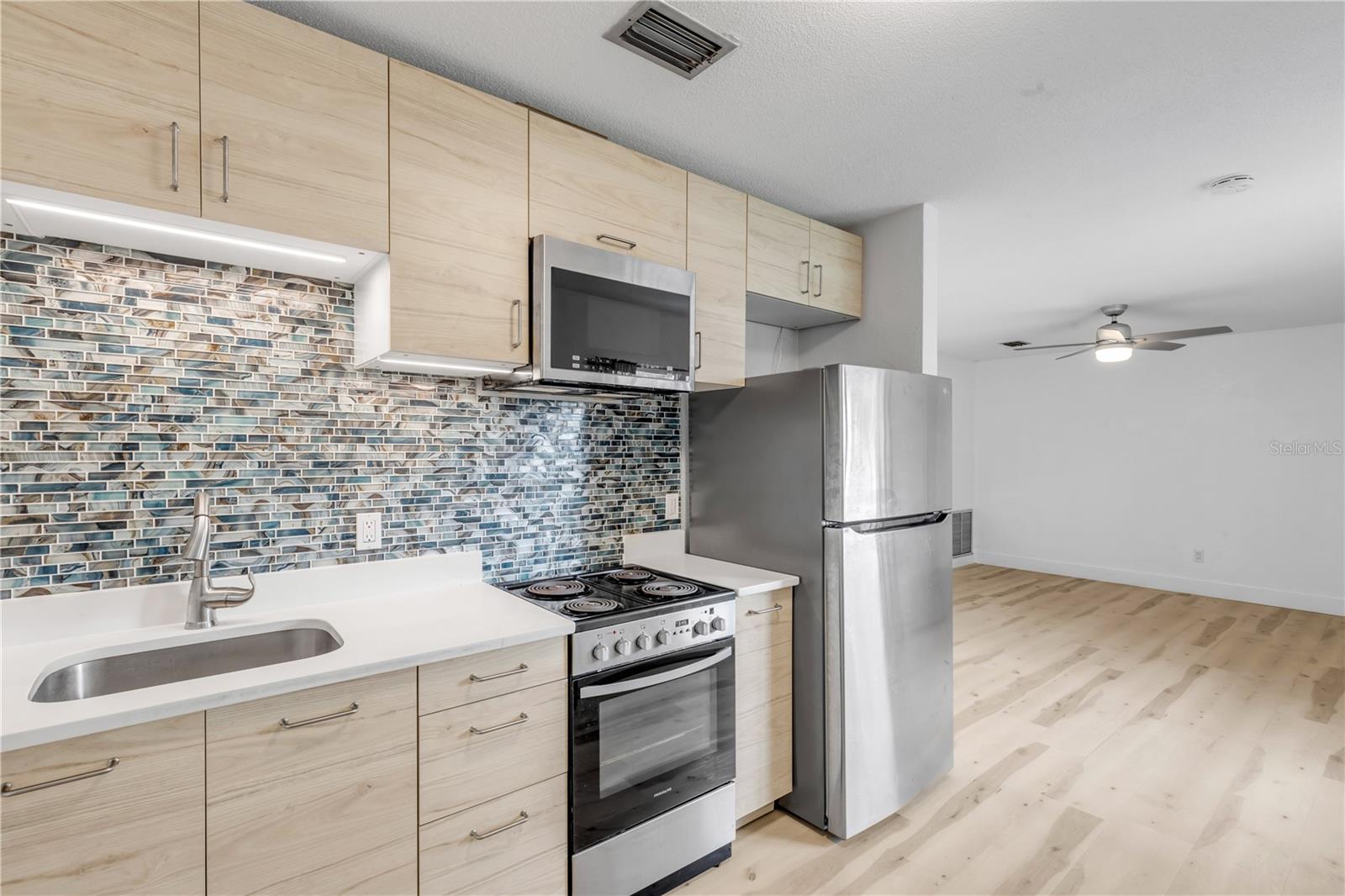 Image 17 of 50 For 410 Cedar Avenue