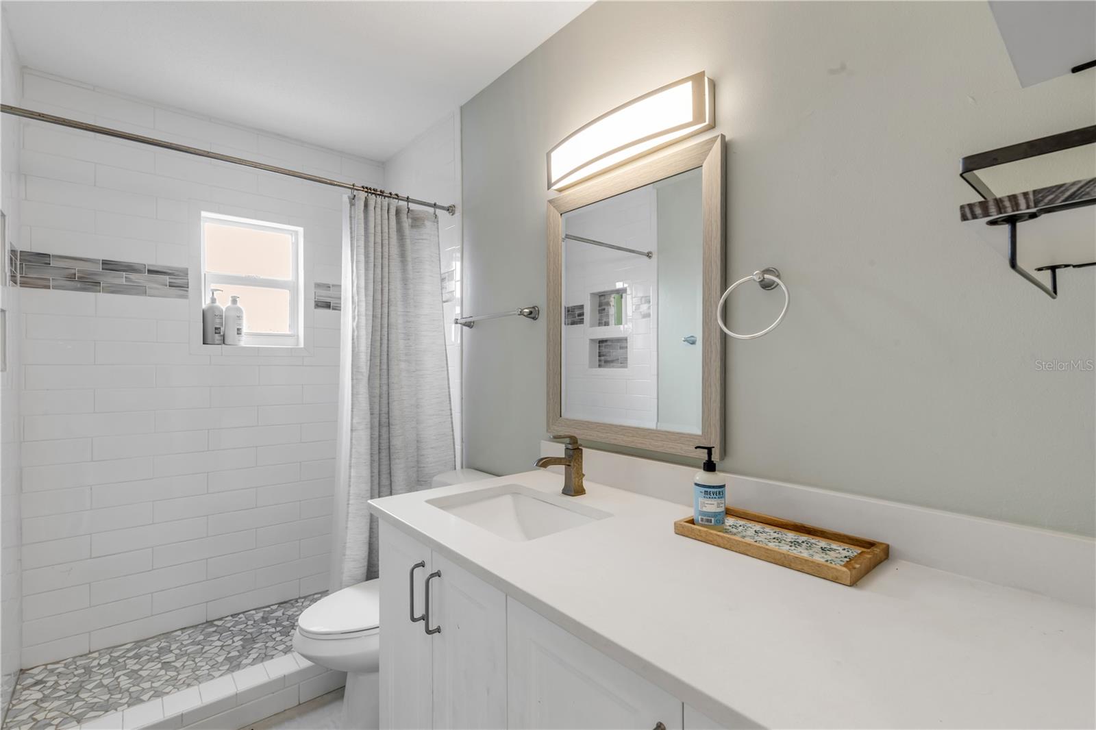 Image 21 of 50 For 410 Cedar Avenue