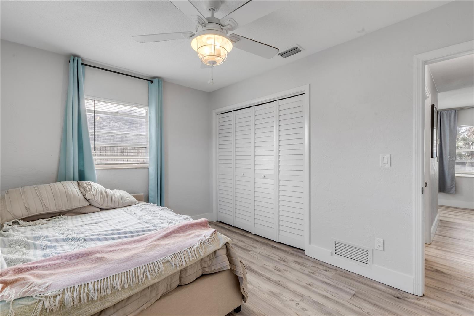 Image 23 of 50 For 410 Cedar Avenue