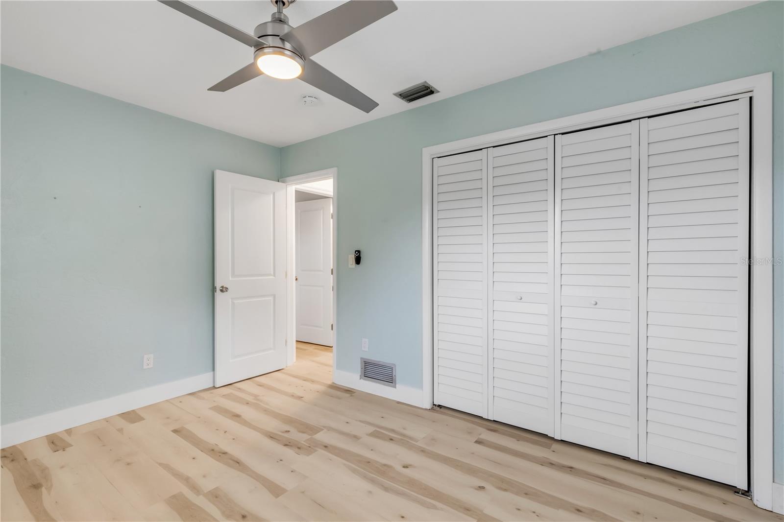 Image 32 of 50 For 410 Cedar Avenue