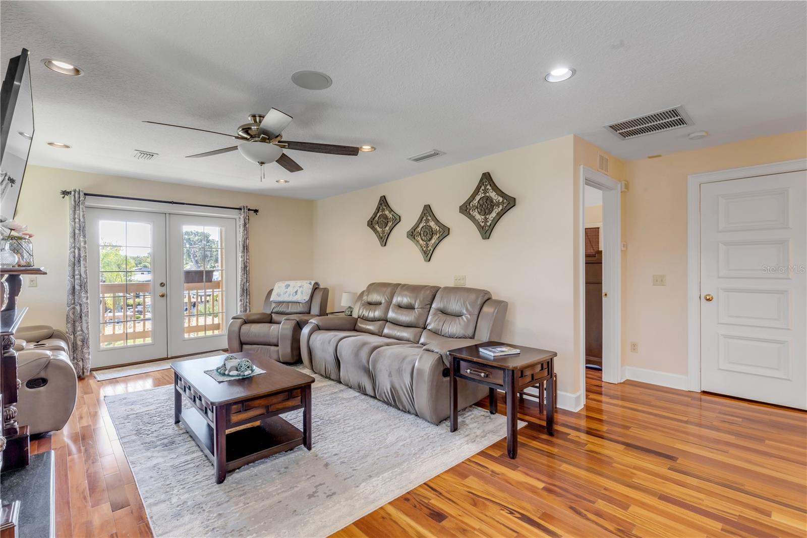 Image 13 of 94 For 215 Randle Avenue