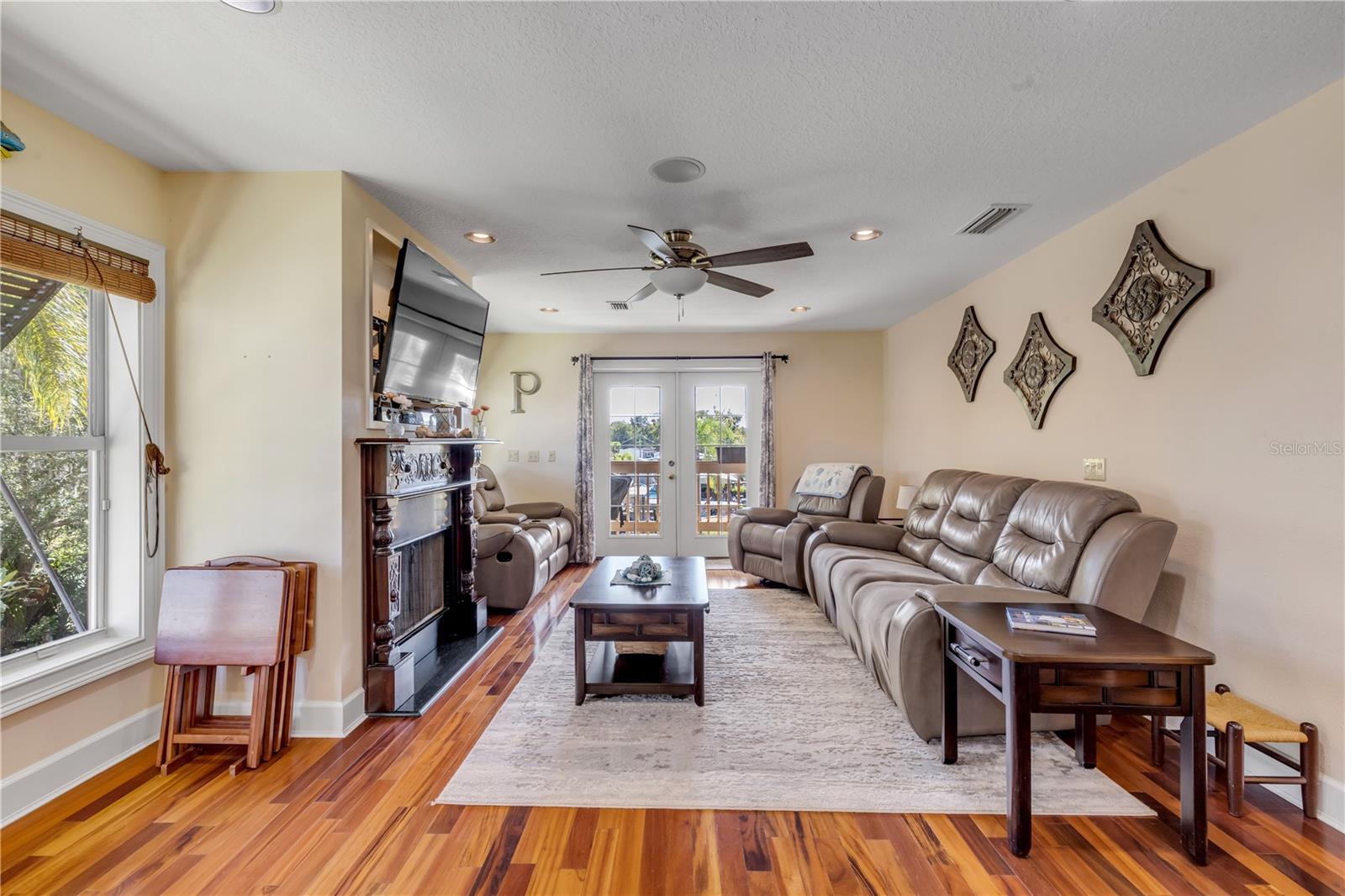 Image 14 of 94 For 215 Randle Avenue