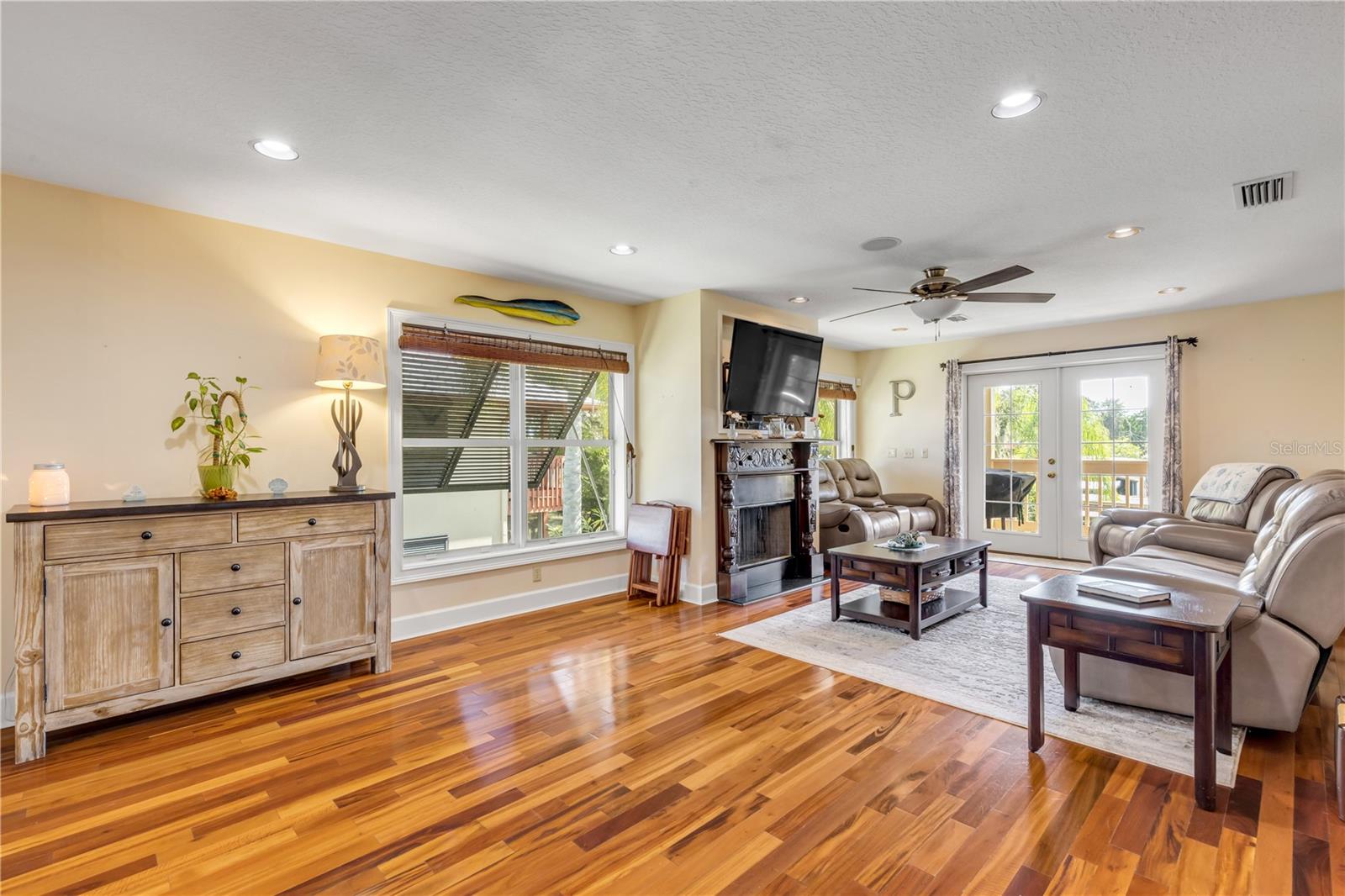 Image 18 of 94 For 215 Randle Avenue