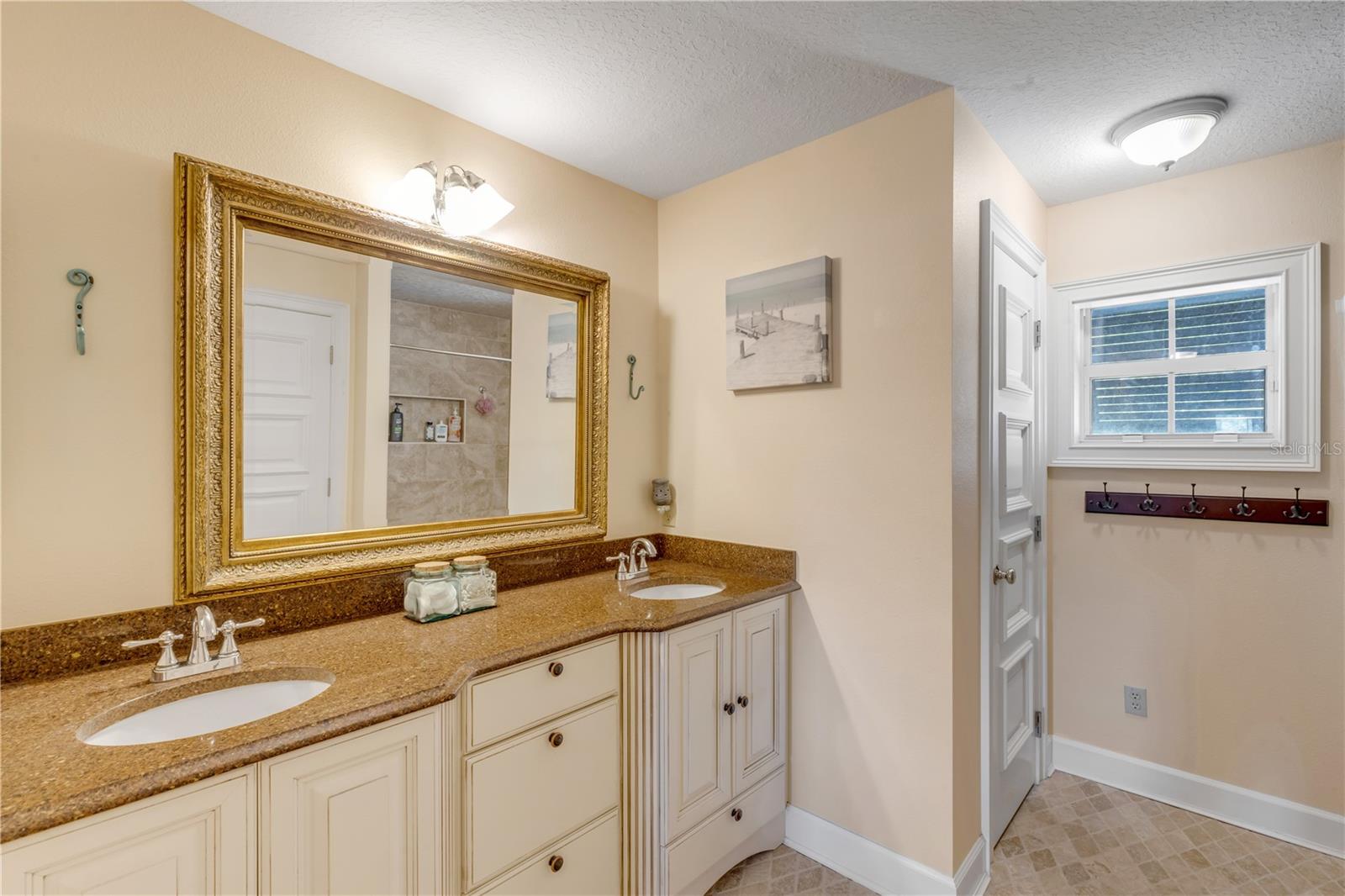 Image 39 of 94 For 215 Randle Avenue