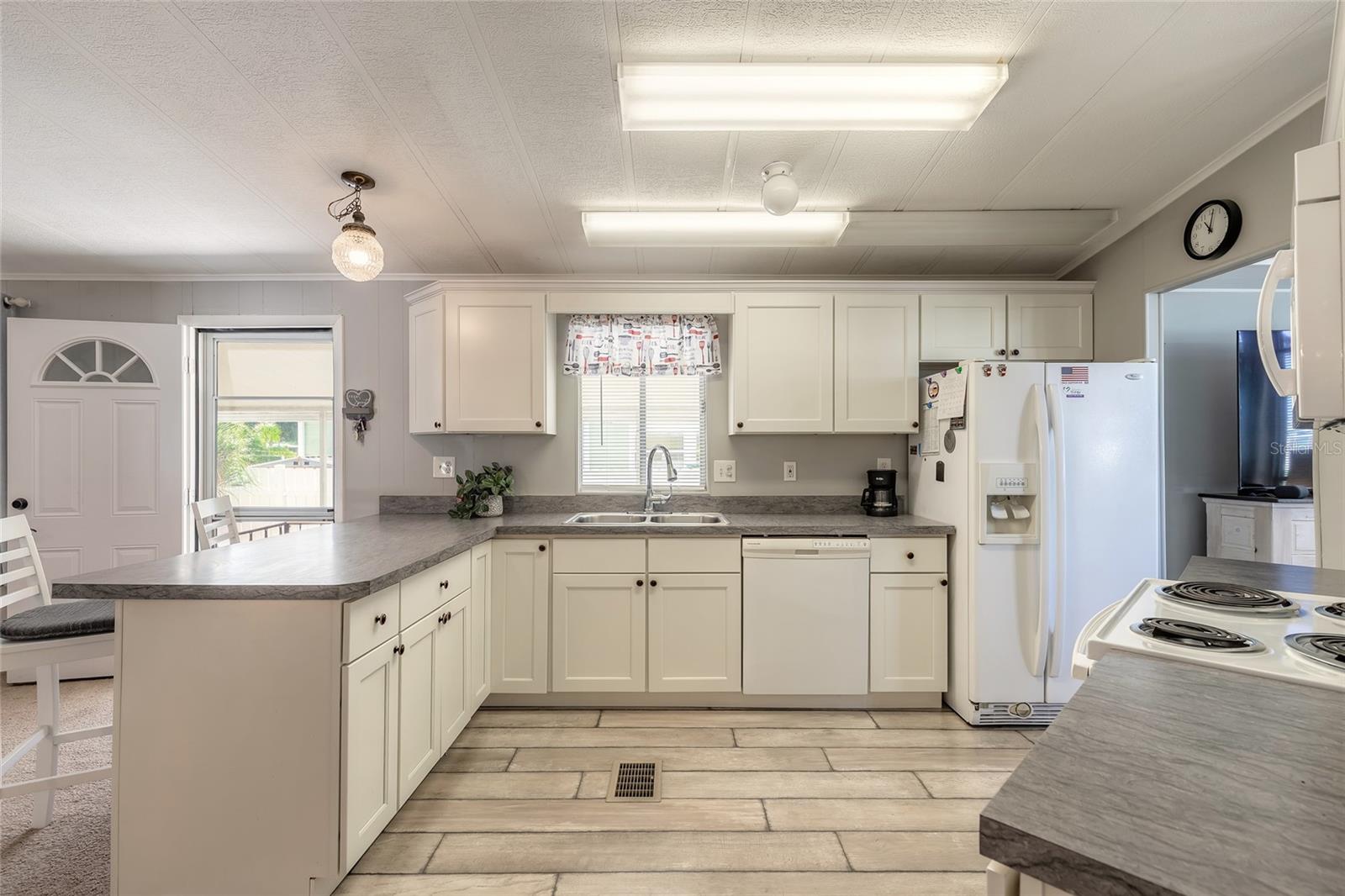 Image 23 of 41 For 760 Rolling Hills Drive