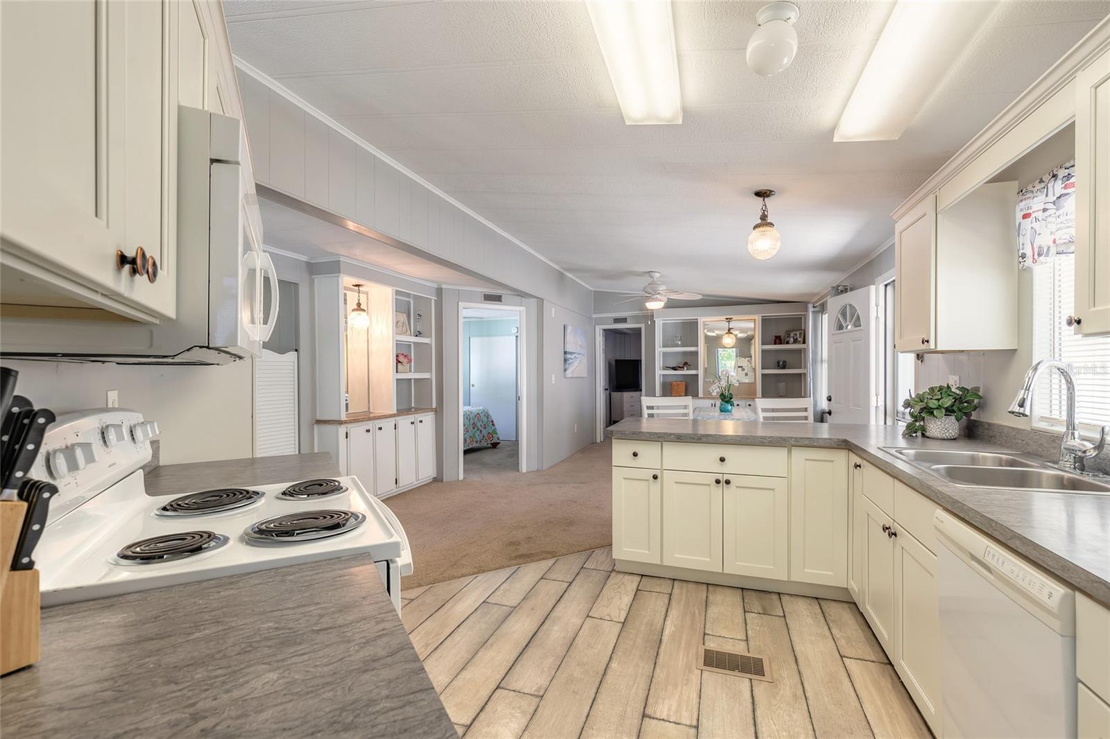 Image 24 of 41 For 760 Rolling Hills Drive