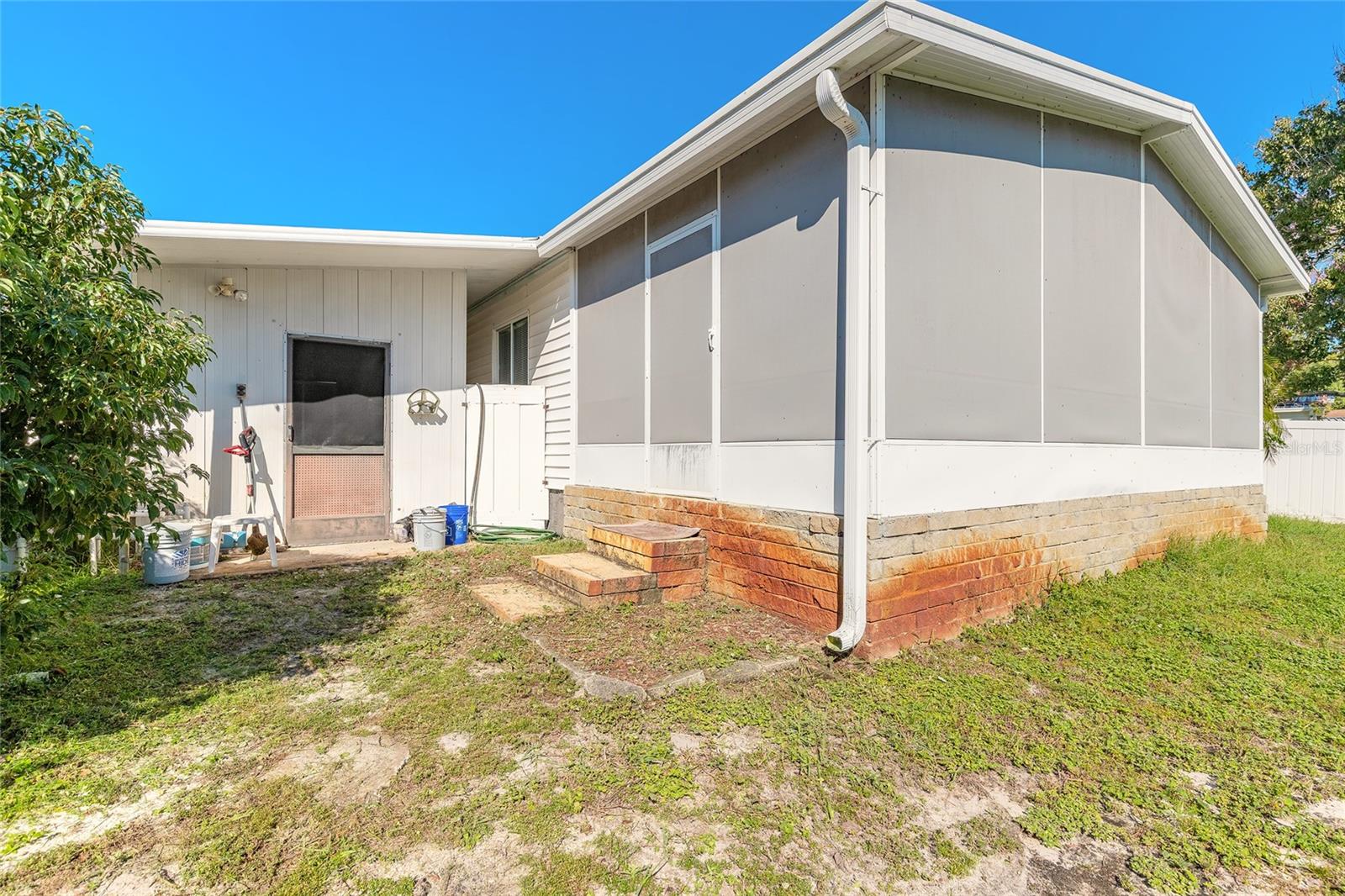 Image 37 of 41 For 760 Rolling Hills Drive