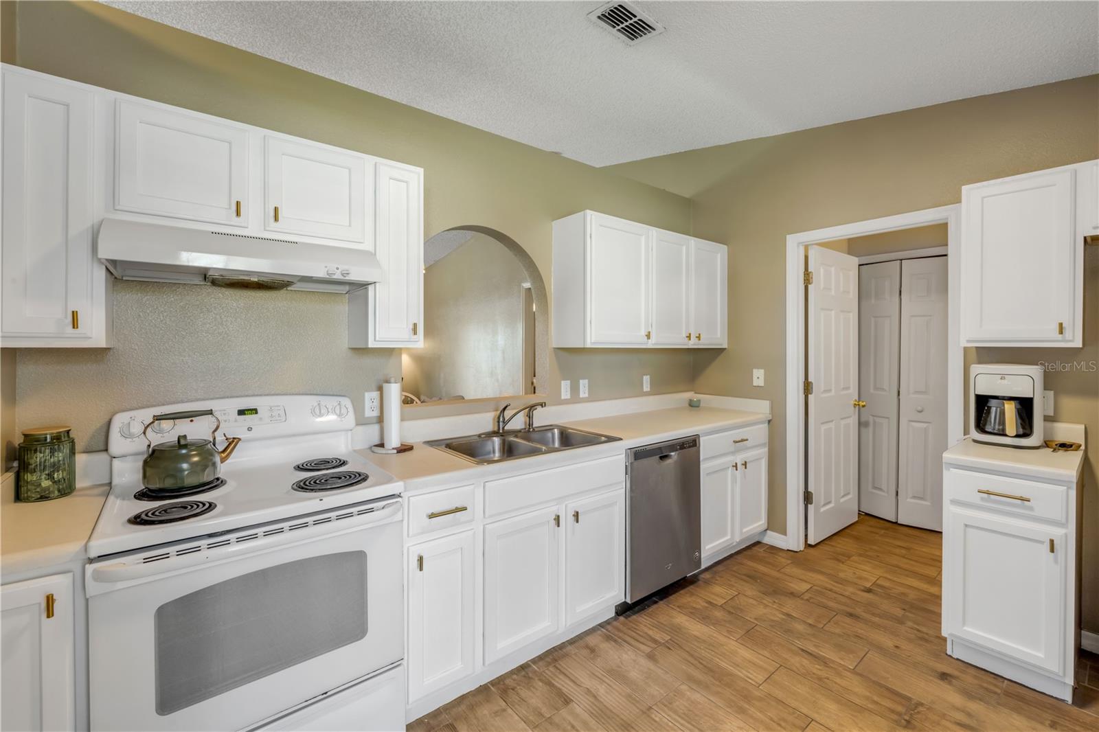 Image 4 of 47 For 3439 Arabesque Drive