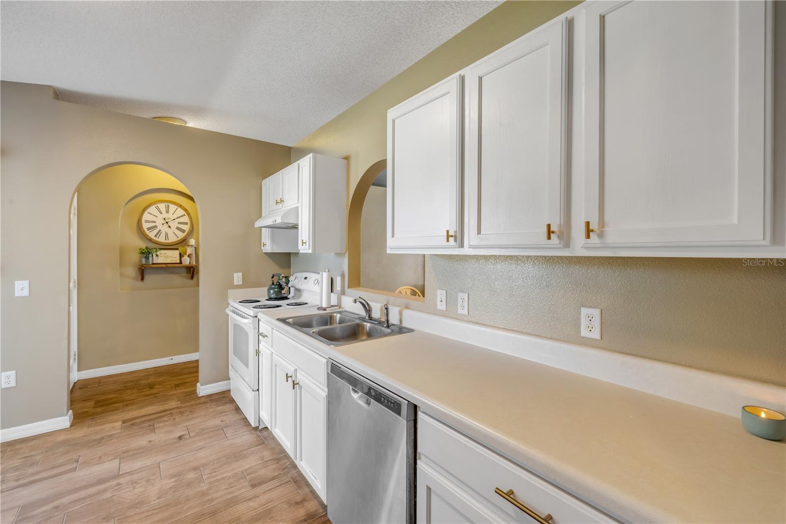 Image 6 of 47 For 3439 Arabesque Drive