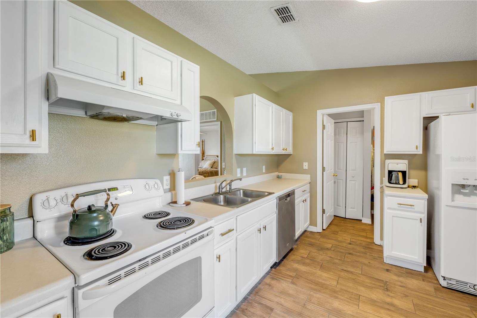 Image 7 of 47 For 3439 Arabesque Drive