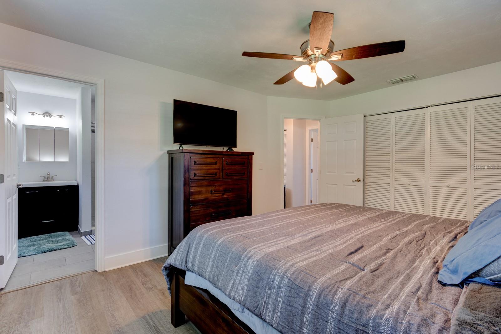 Image 10 of 18 For 1812 Enterprise Avenue #b