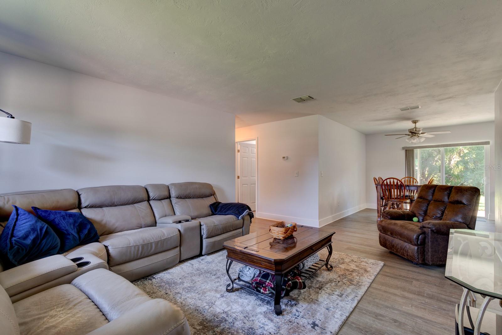 Image 4 of 18 For 1812 Enterprise Avenue #b