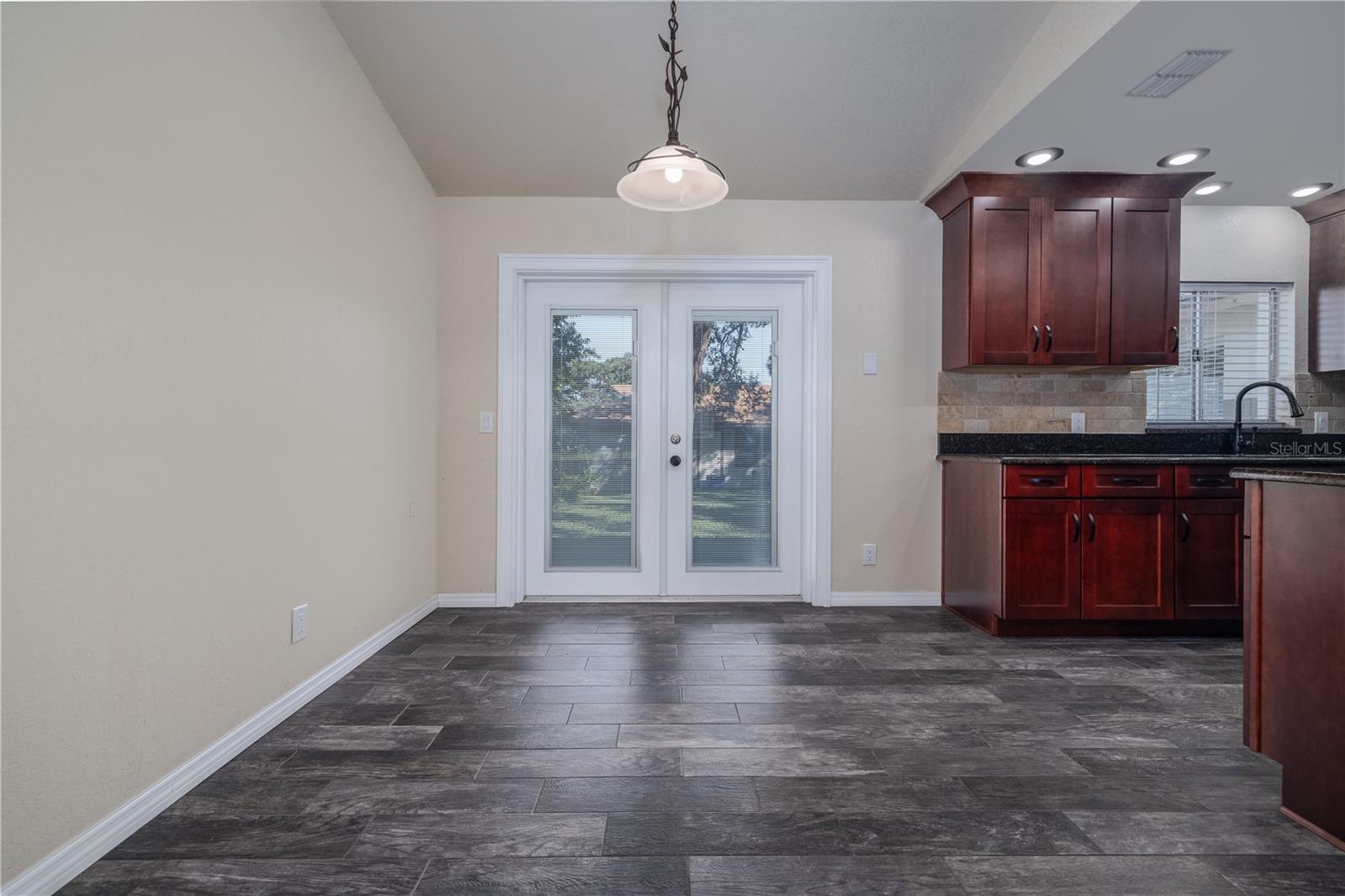 Image 10 of 41 For 600 English Oaks Drive