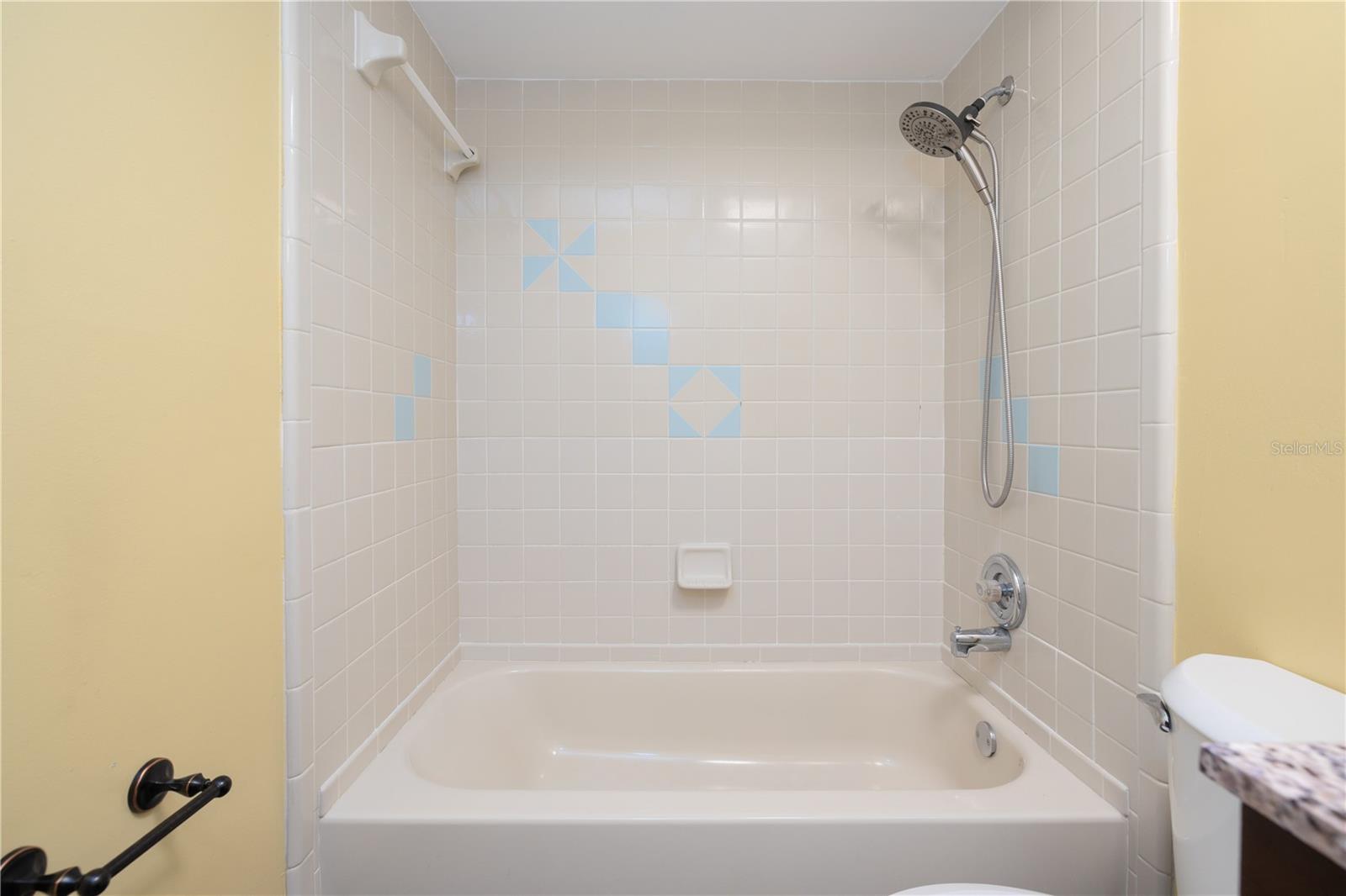 Image 17 of 41 For 600 English Oaks Drive