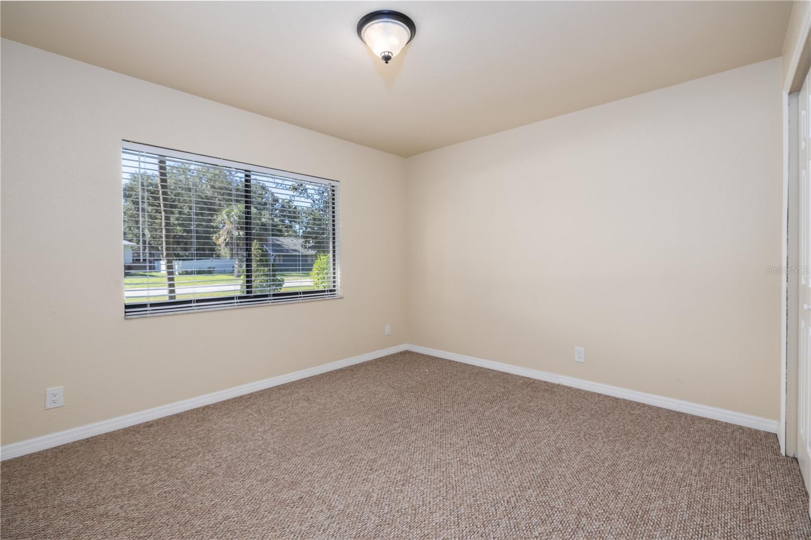 Image 18 of 41 For 600 English Oaks Drive