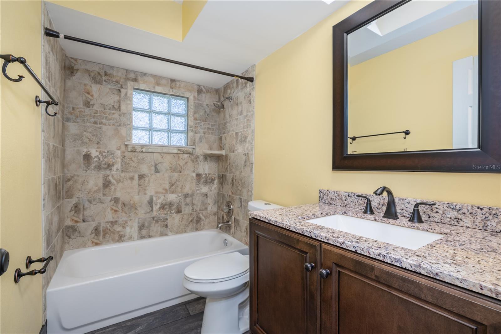 Image 19 of 41 For 600 English Oaks Drive