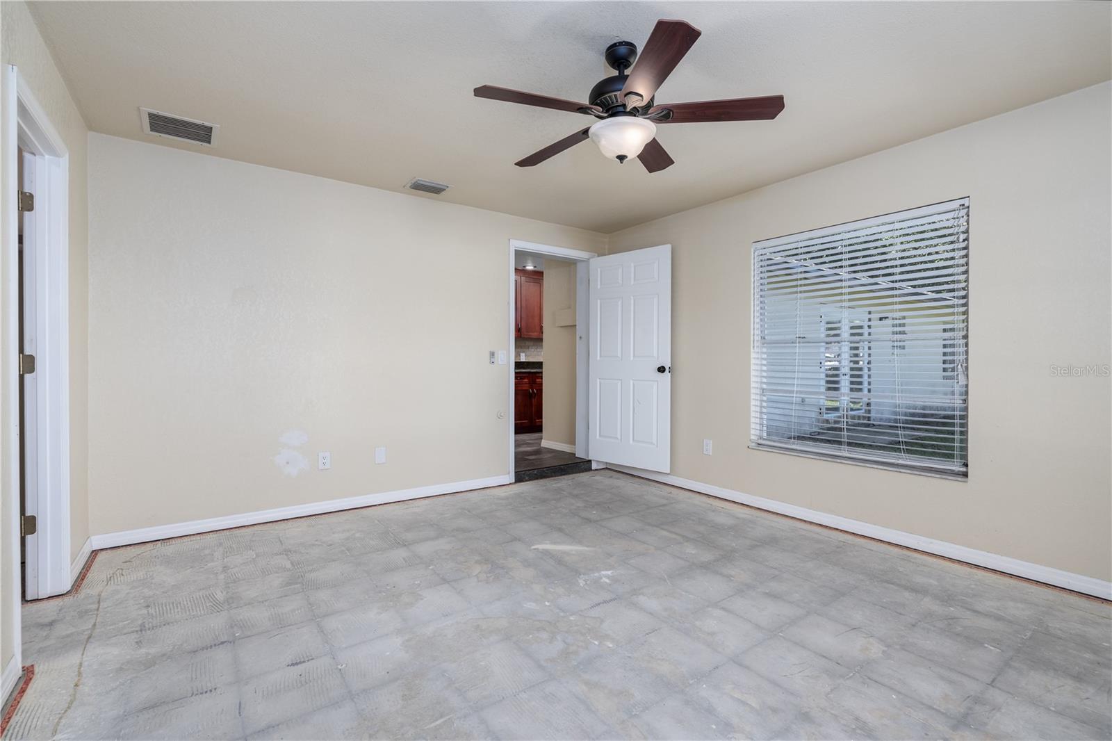 Image 22 of 41 For 600 English Oaks Drive