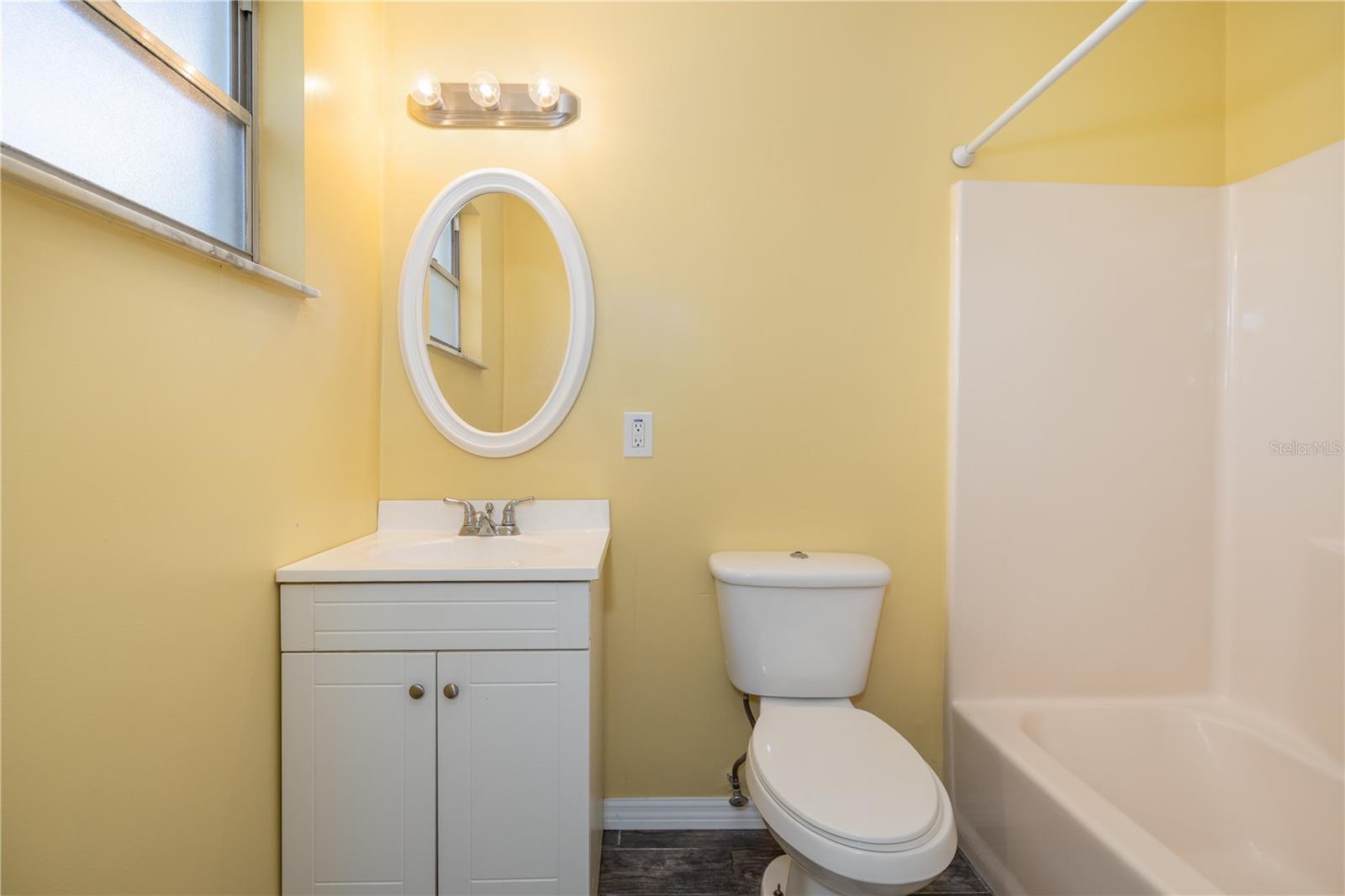 Image 23 of 41 For 600 English Oaks Drive