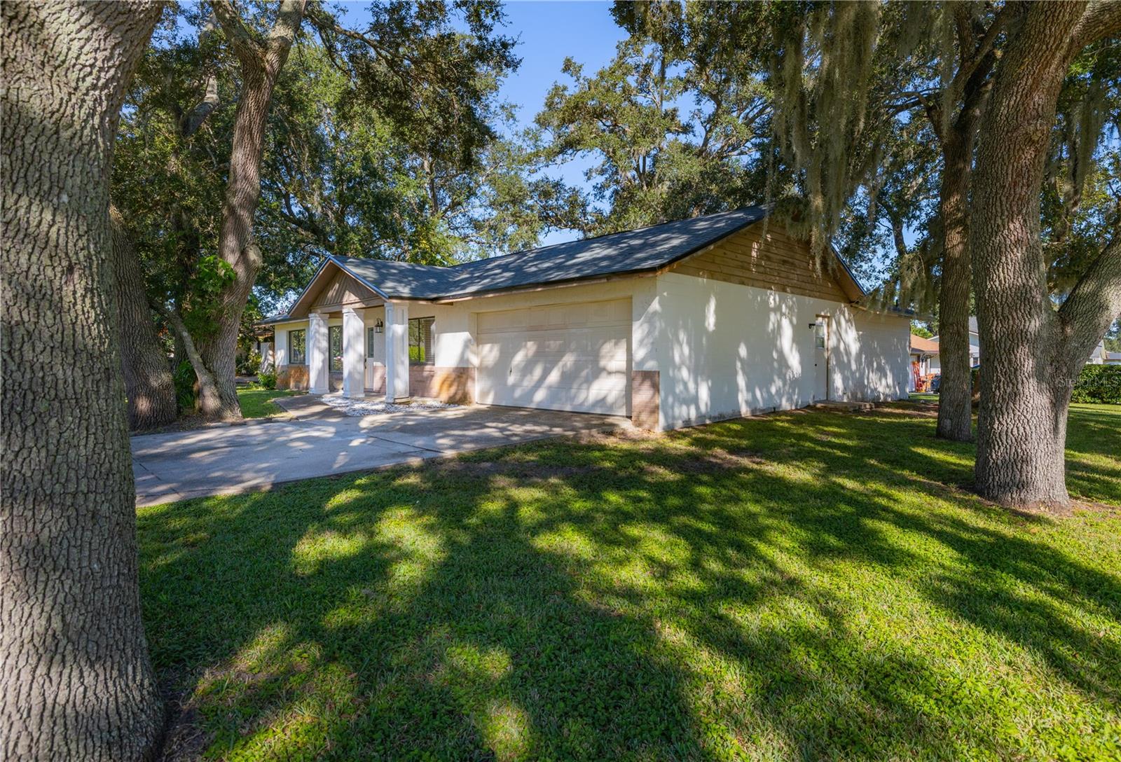 Image 30 of 41 For 600 English Oaks Drive