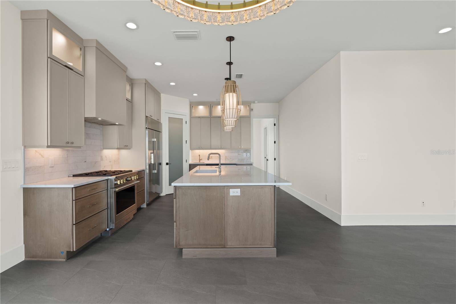 Image 82 of 100 For 427 Columbus Avenue