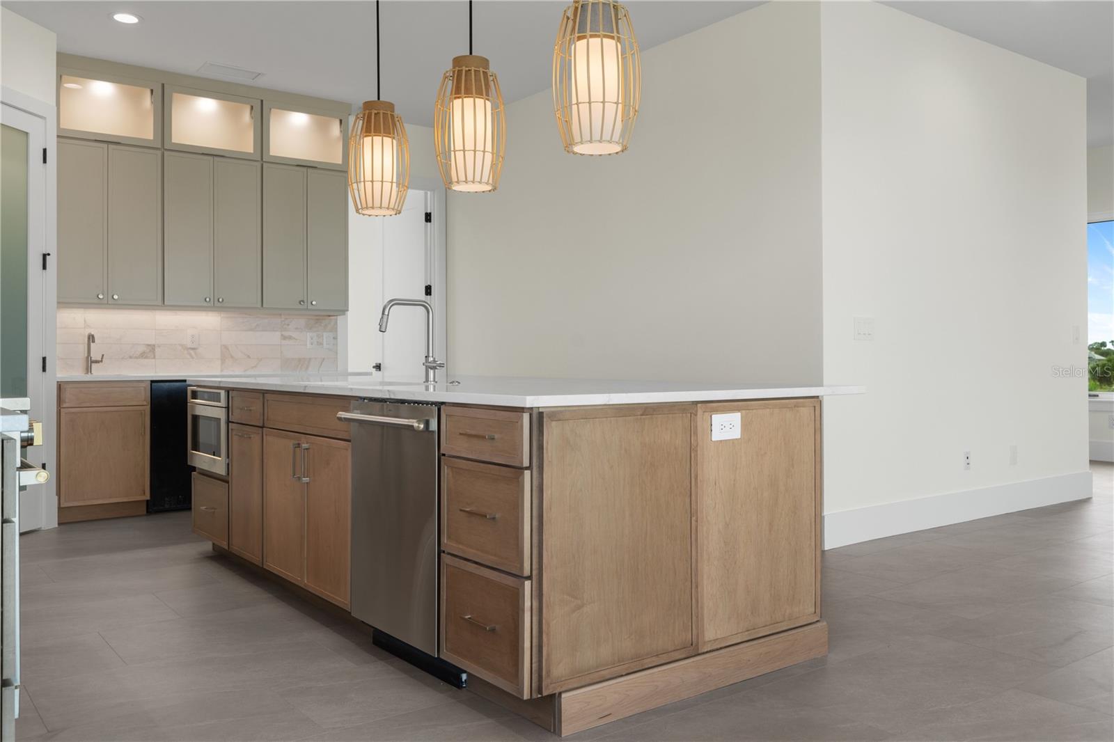 Image 87 of 100 For 427 Columbus Avenue