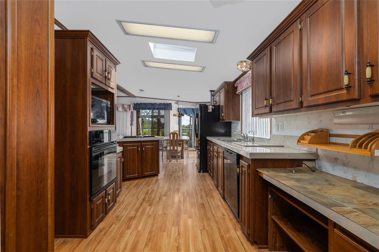 Image 17 of 37 For 731 Navigators Way