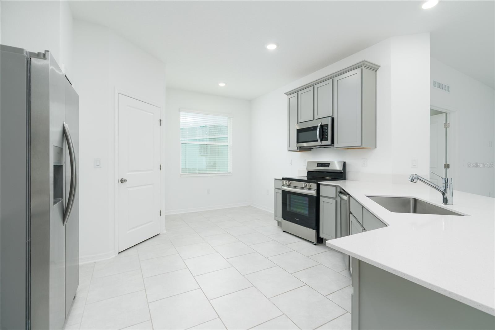 Image 8 of 63 For 3919 Willowbrook Drive