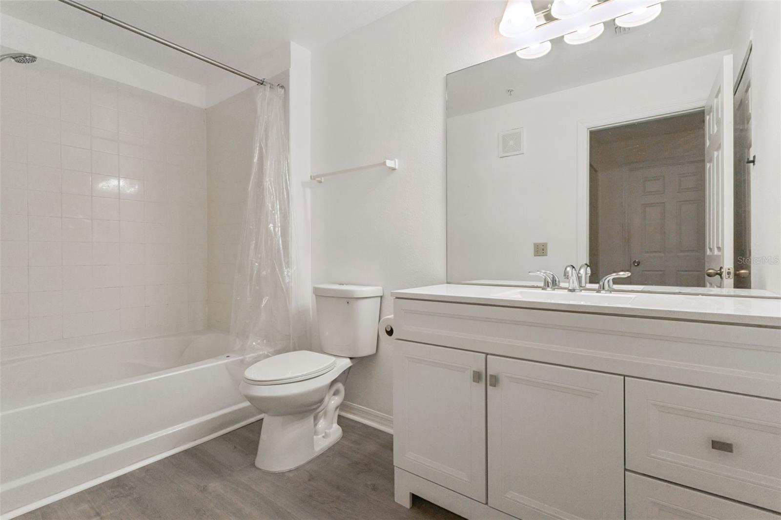 Image 16 of 19 For 1950 Summer Club Drive 214