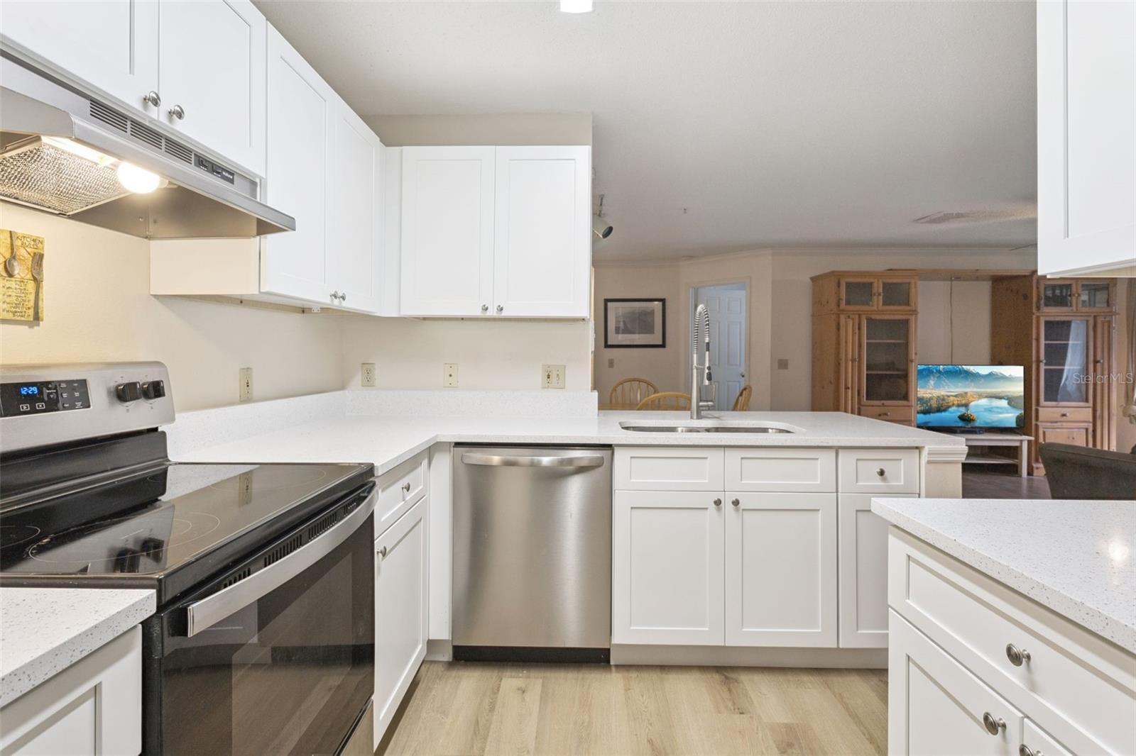 Image 6 of 19 For 1950 Summer Club Drive 214