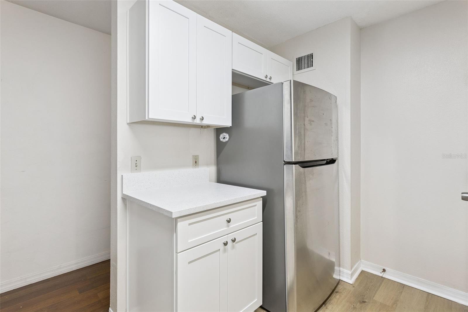 Image 8 of 19 For 1950 Summer Club Drive 214