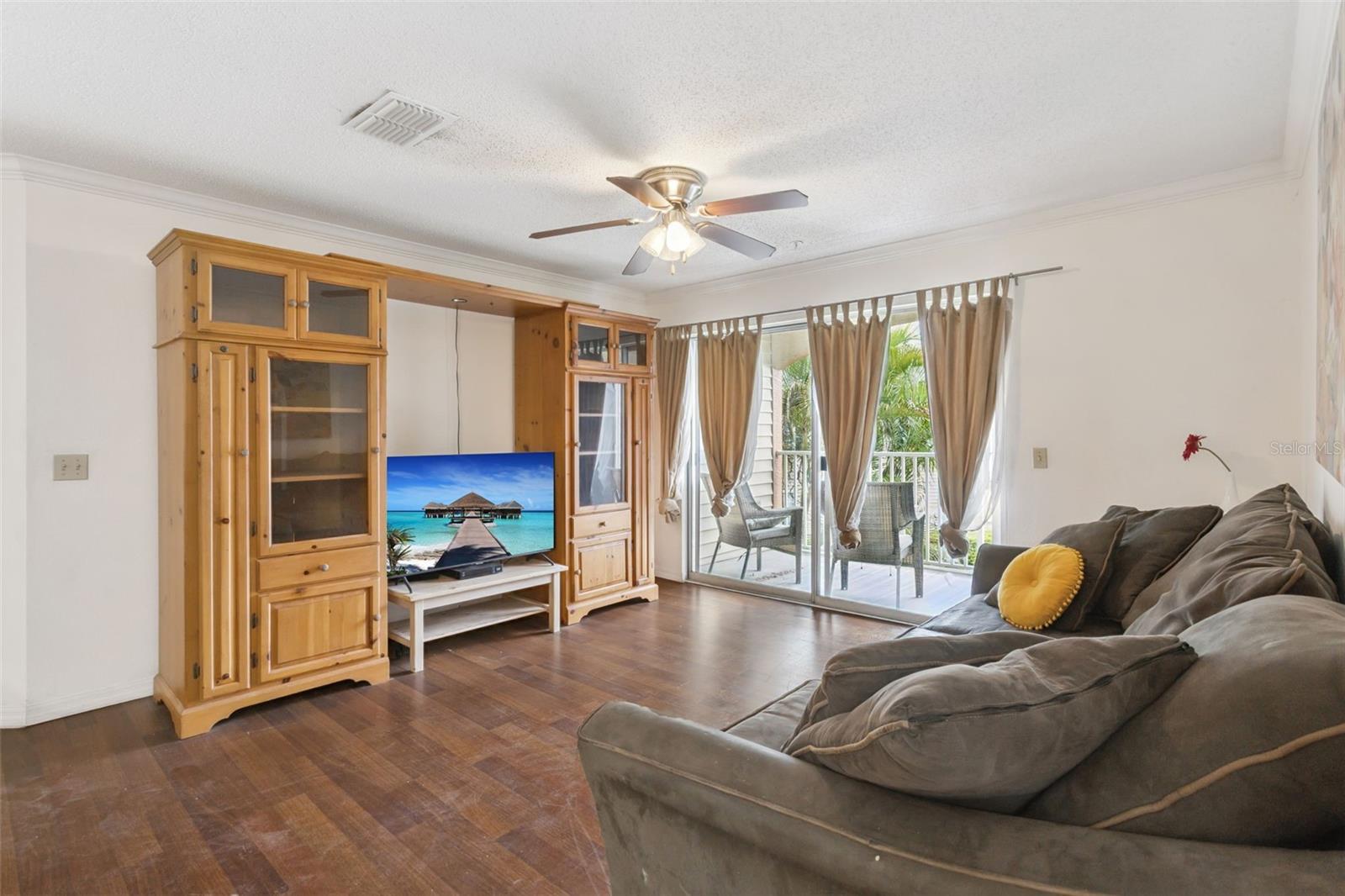 Image 9 of 19 For 1950 Summer Club Drive 214