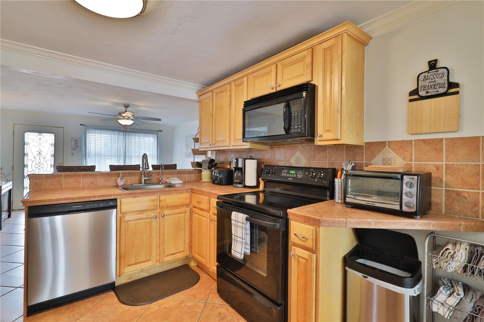 Image 10 of 23 For 813 6th Avenue