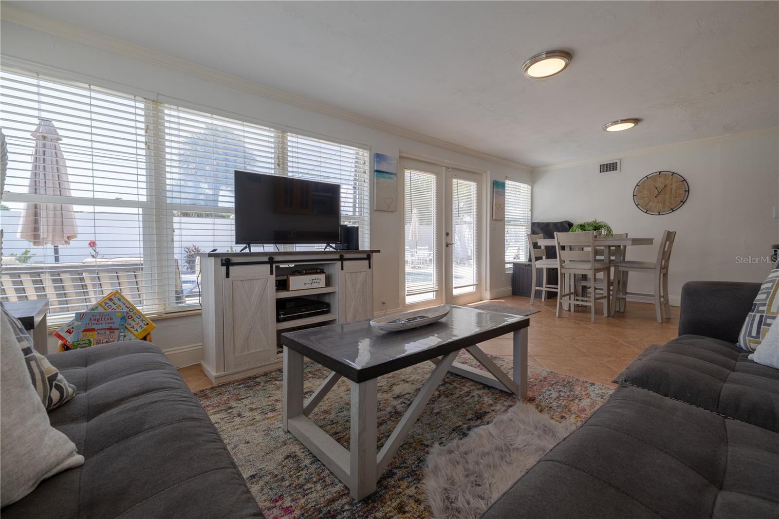 Image 11 of 23 For 813 6th Avenue
