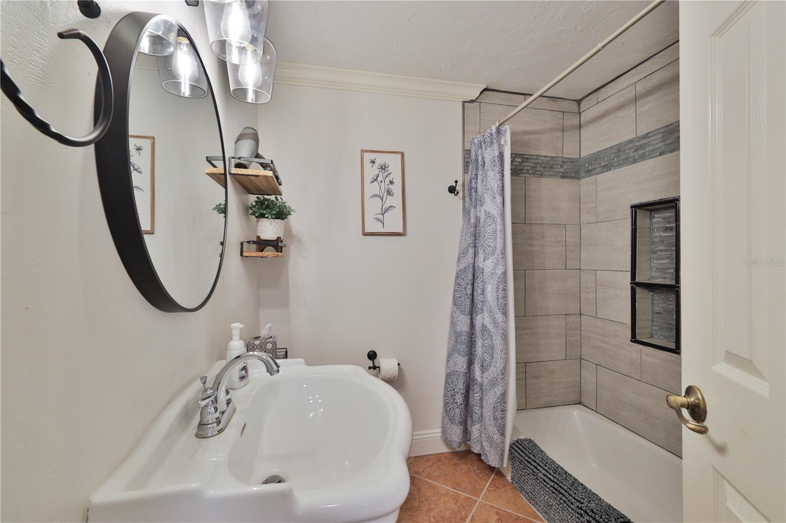 Image 22 of 23 For 813 6th Avenue