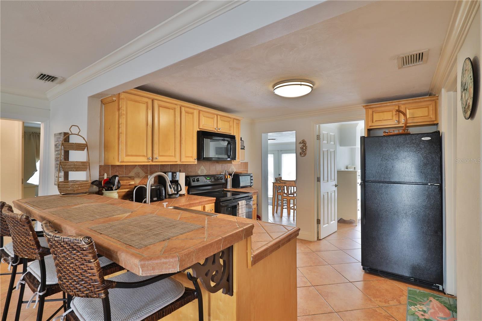 Image 9 of 23 For 813 6th Avenue