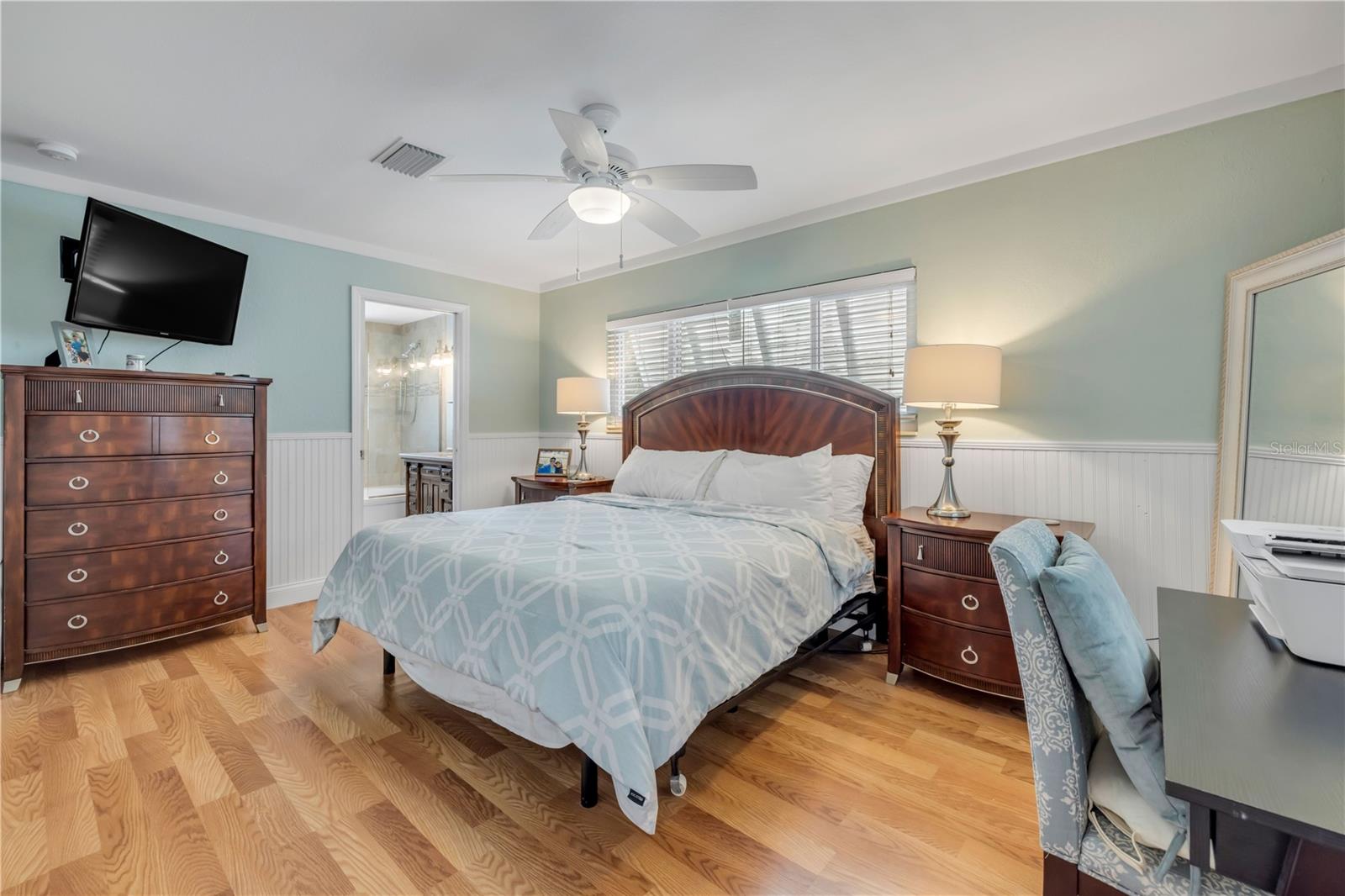 Image 16 of 50 For 4700 Saxon Drive