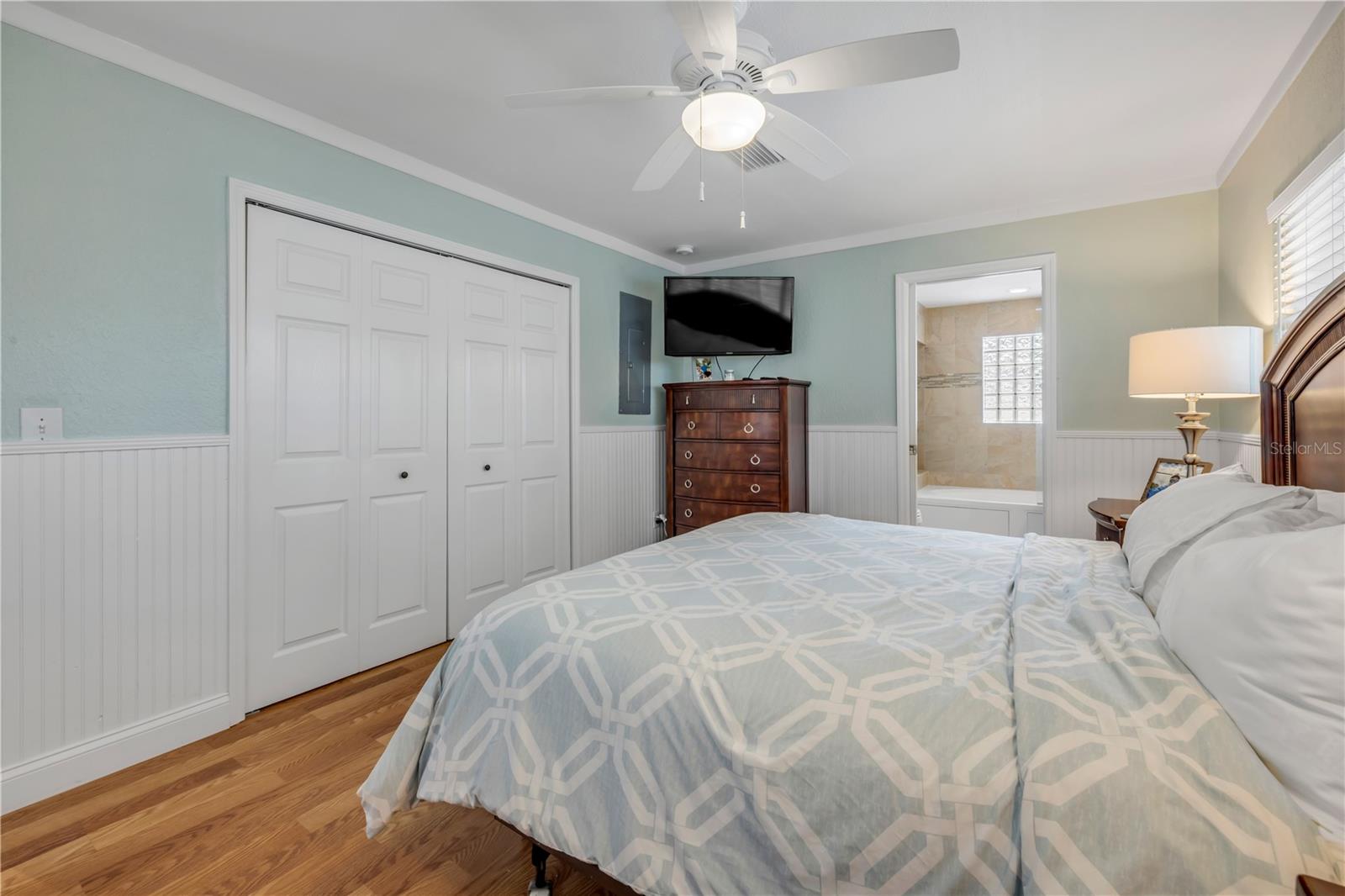 Image 18 of 50 For 4700 Saxon Drive