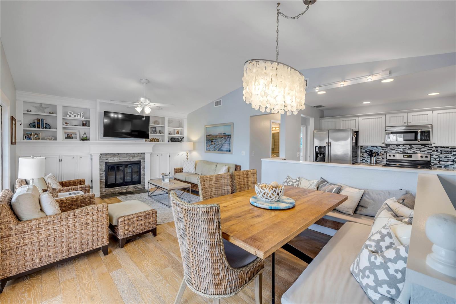 Image 4 of 50 For 4700 Saxon Drive