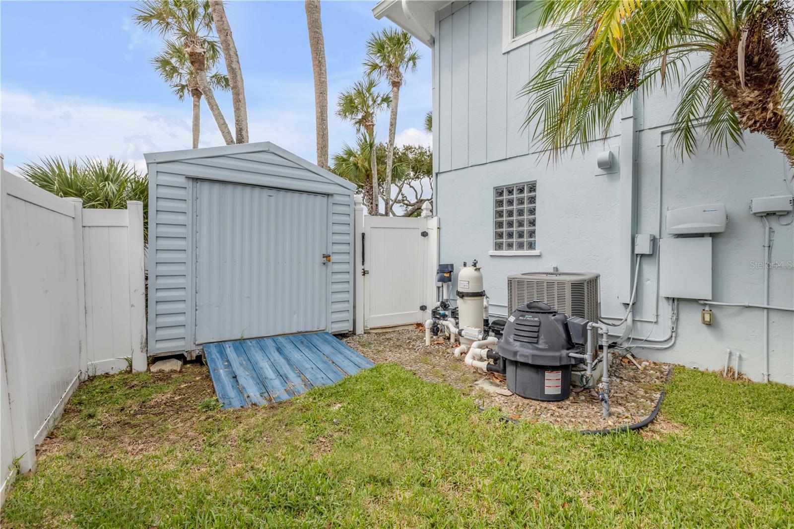 Image 42 of 50 For 4700 Saxon Drive