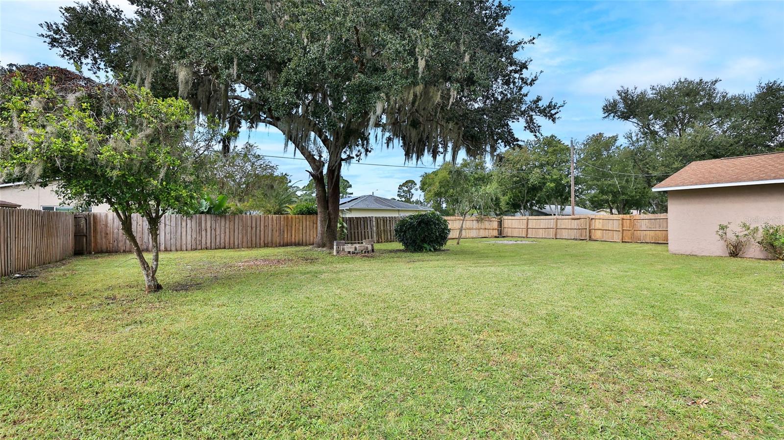 Image 13 of 36 For 1604 Umbrella Tree Drive