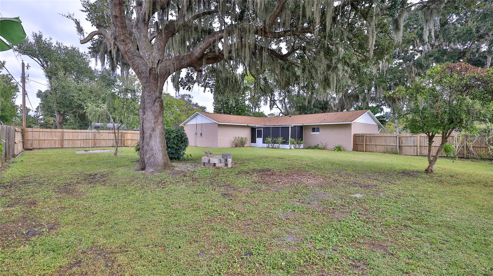 Image 14 of 36 For 1604 Umbrella Tree Drive