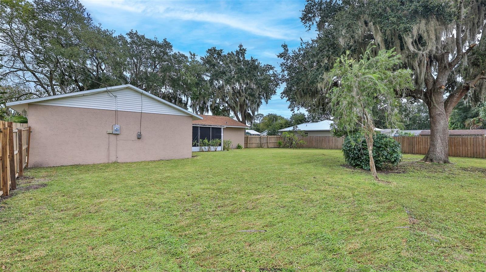 Image 16 of 36 For 1604 Umbrella Tree Drive