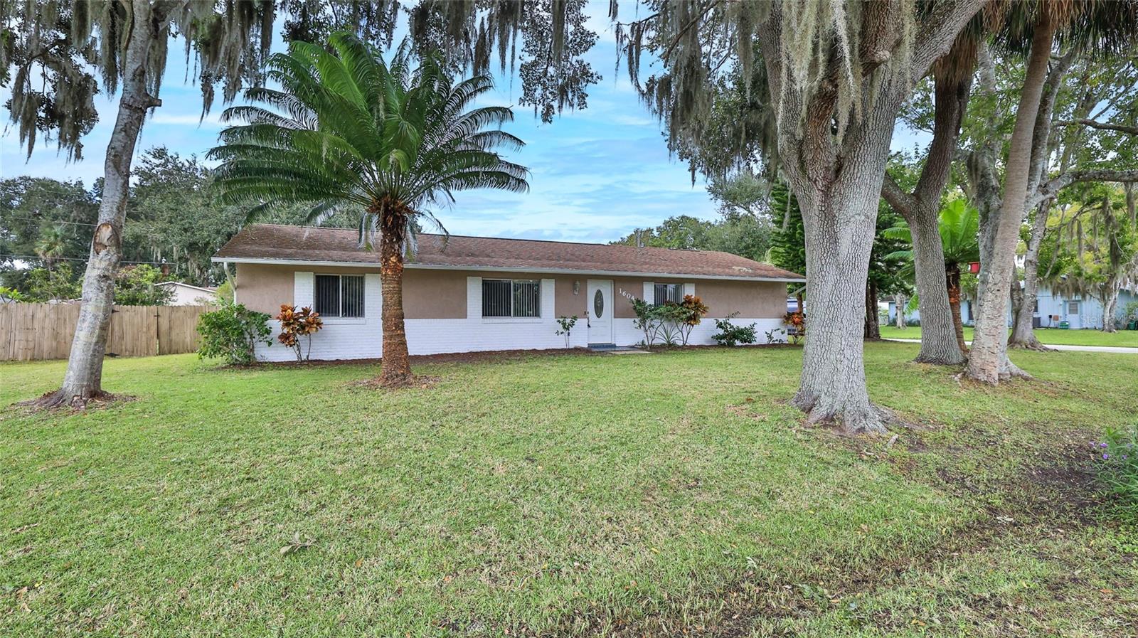 Image 4 of 36 For 1604 Umbrella Tree Drive