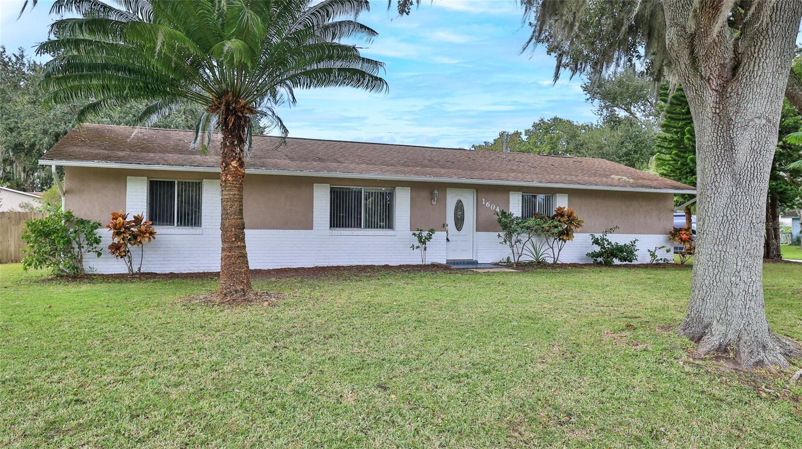 Image 5 of 36 For 1604 Umbrella Tree Drive