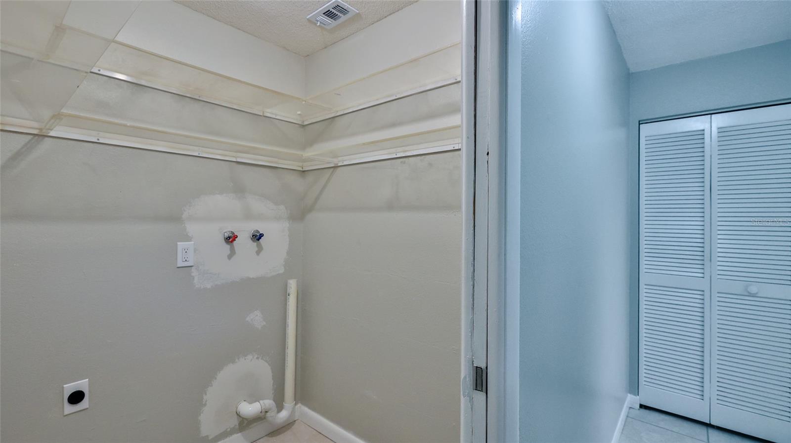 Image 9 of 36 For 1604 Umbrella Tree Drive