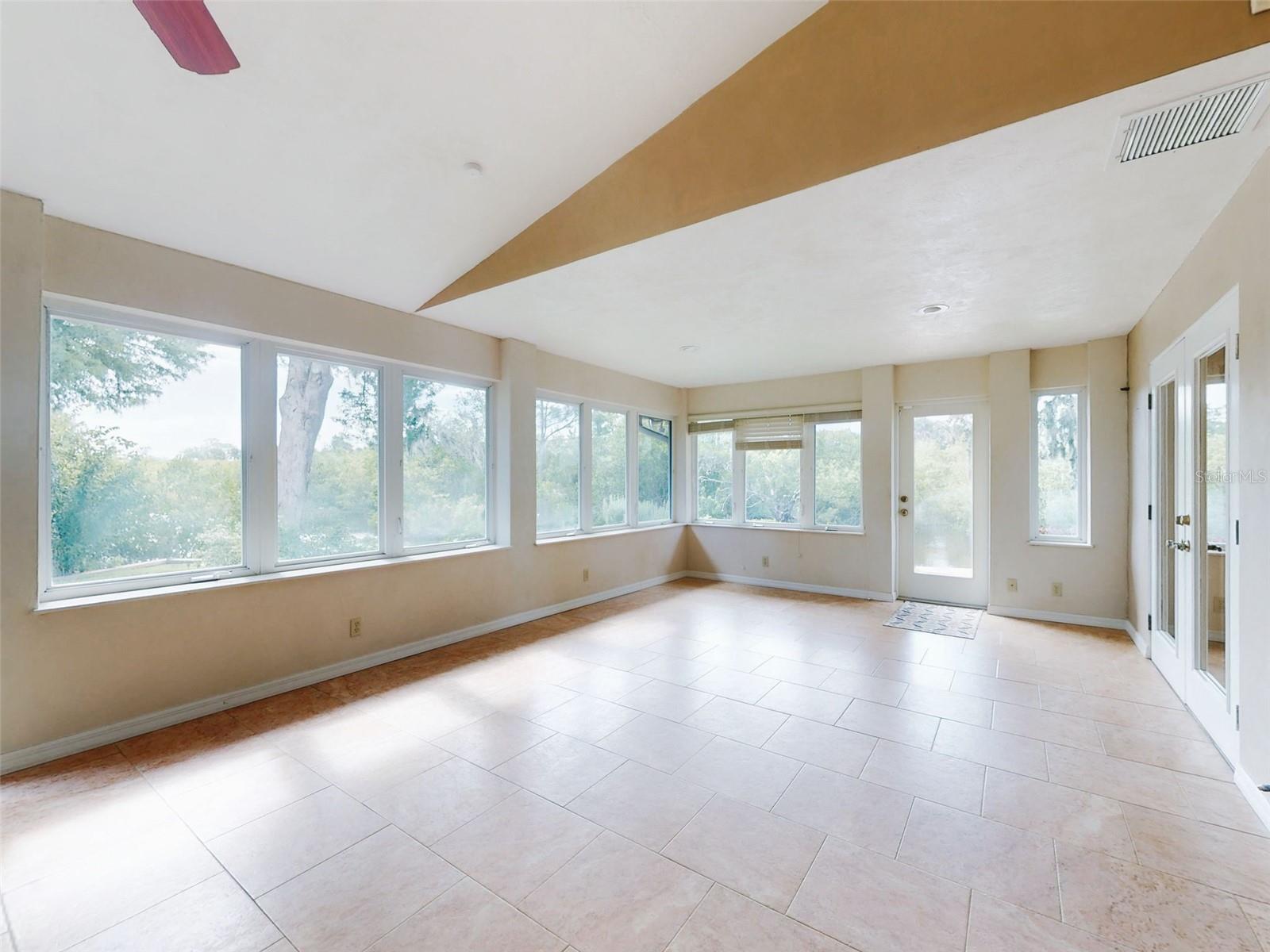 Image 27 of 81 For 134 Sea Street